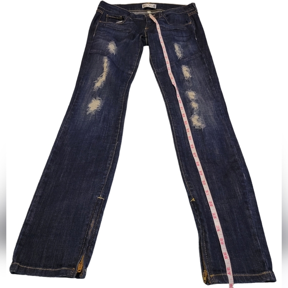 Barely worn distress jeans - Picture 7 of 9